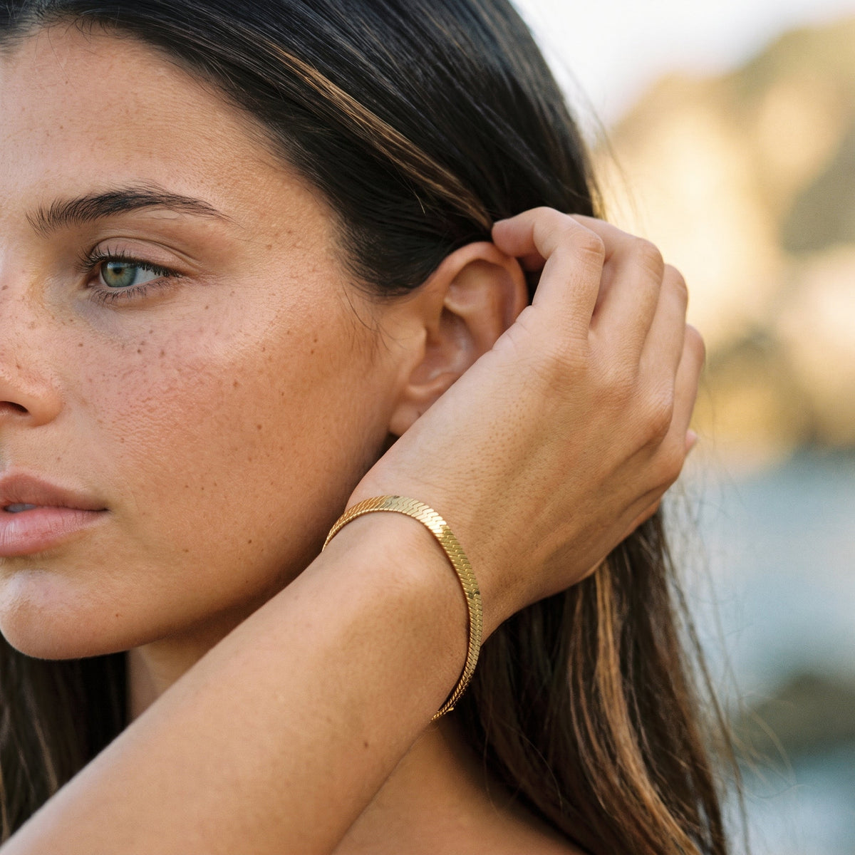 Vida kalasabamustriga kuldne käevõru