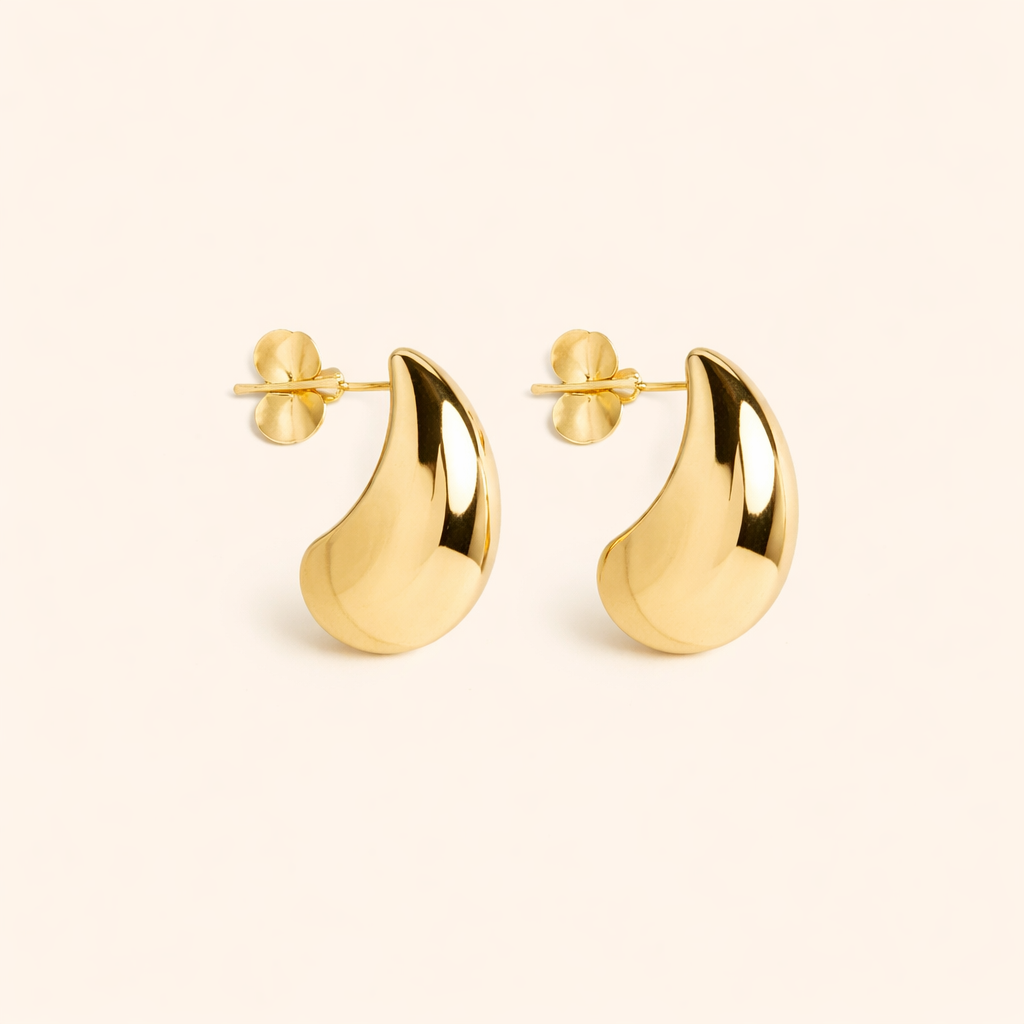 Refined golden earrings with elegant dangling details