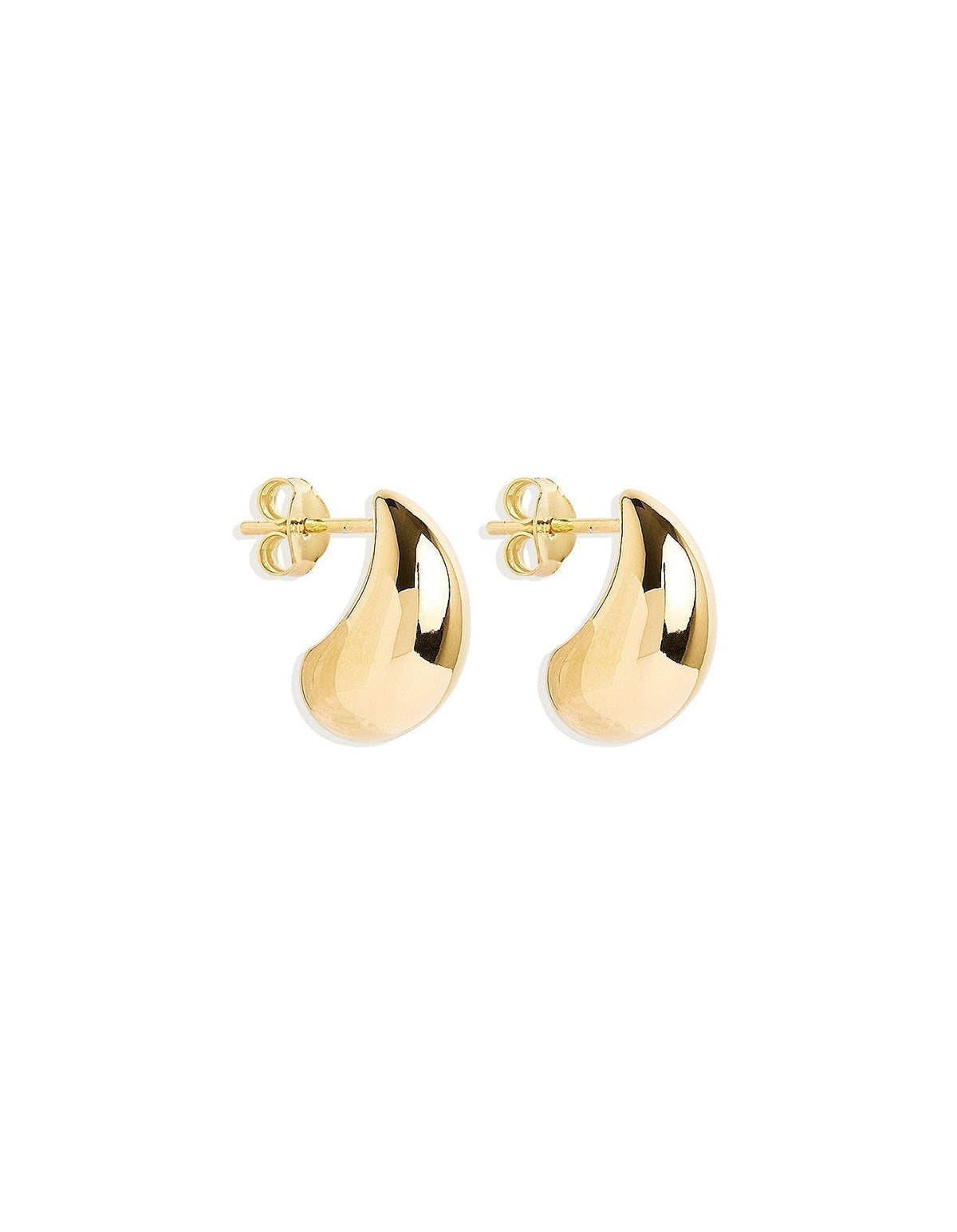 Refined golden earrings with elegant dangling details