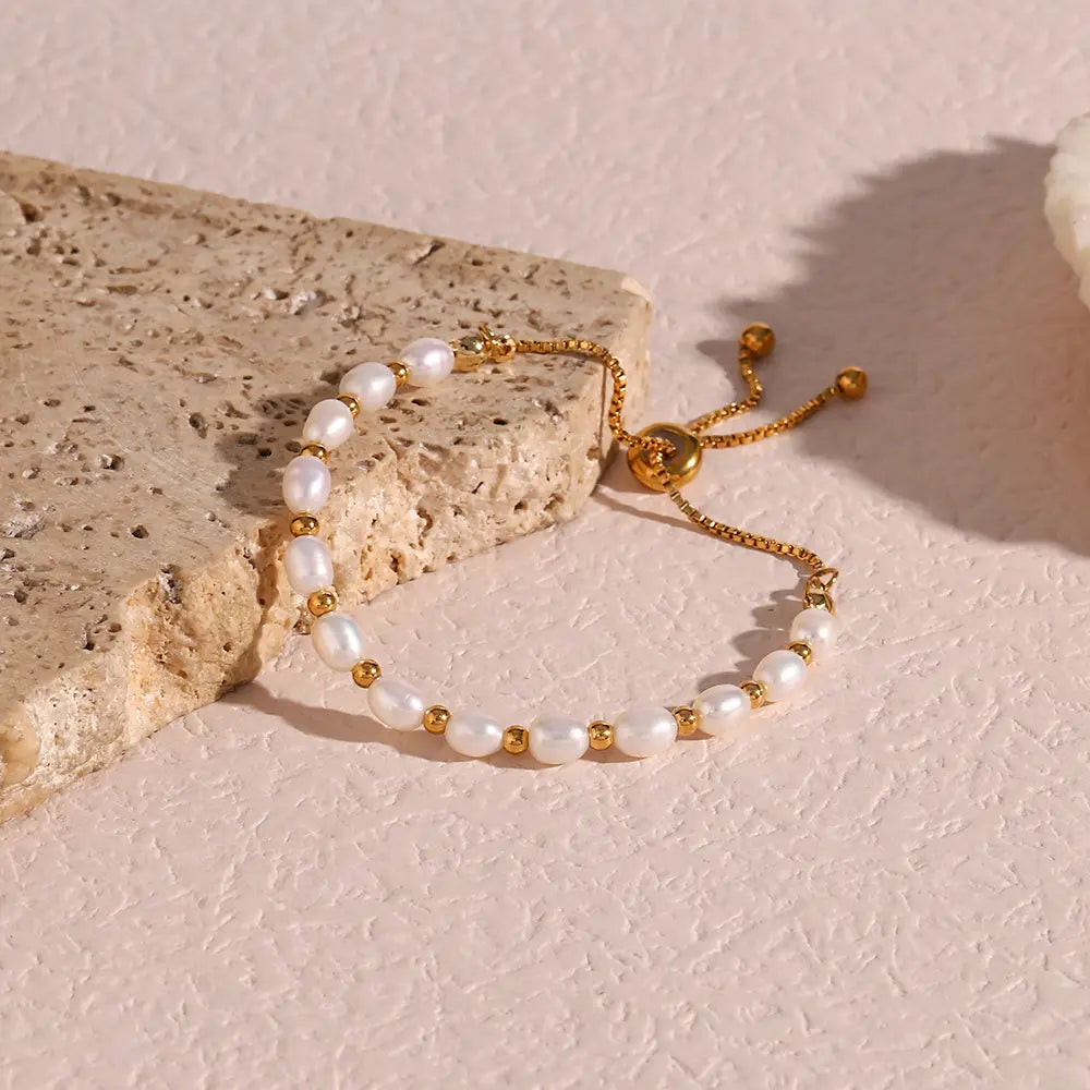 Elegantne romantiline käevõru pärlitega