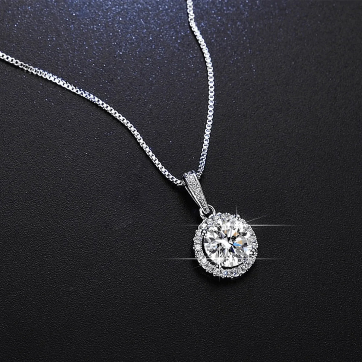 Kaelakee tsirkooniga "Adaline"