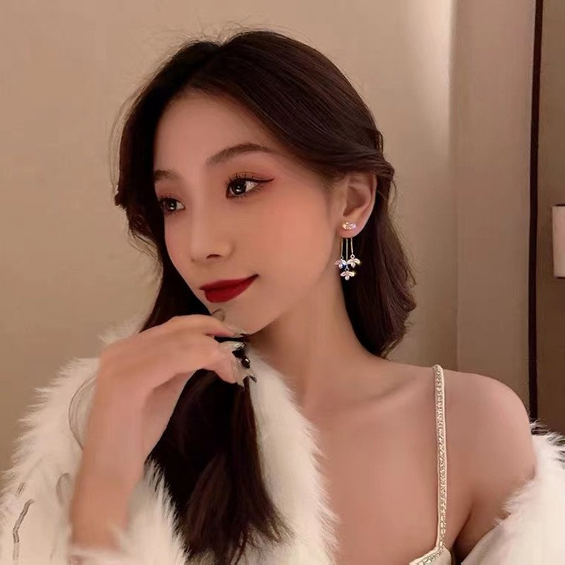 Maple's dangling flower-shaped earrings
