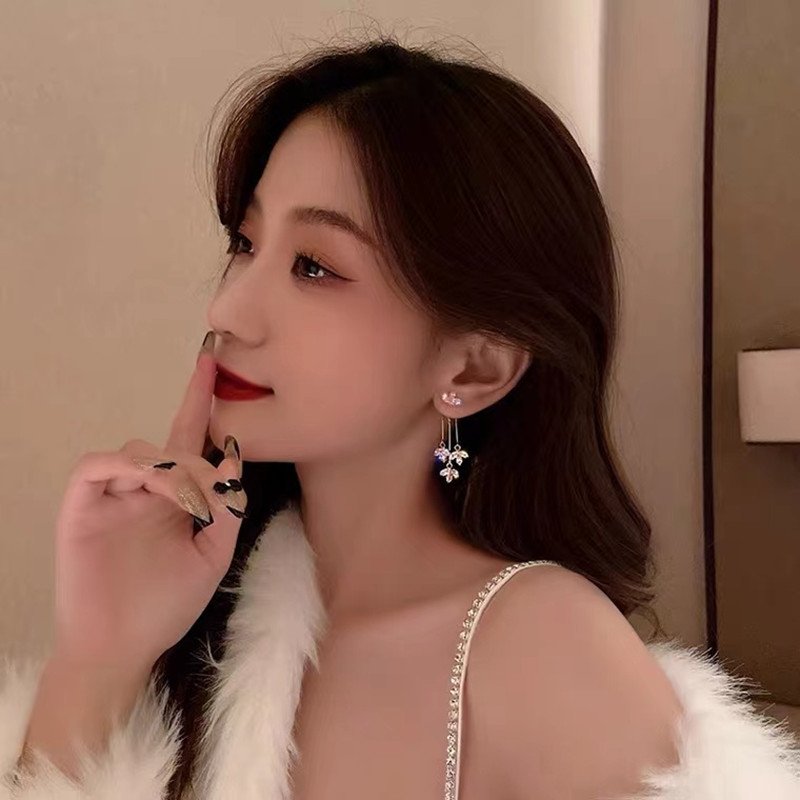 Maple's dangling flower-shaped earrings