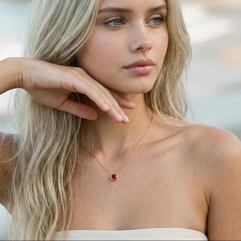 Amelia kaelakee sünnikiviga