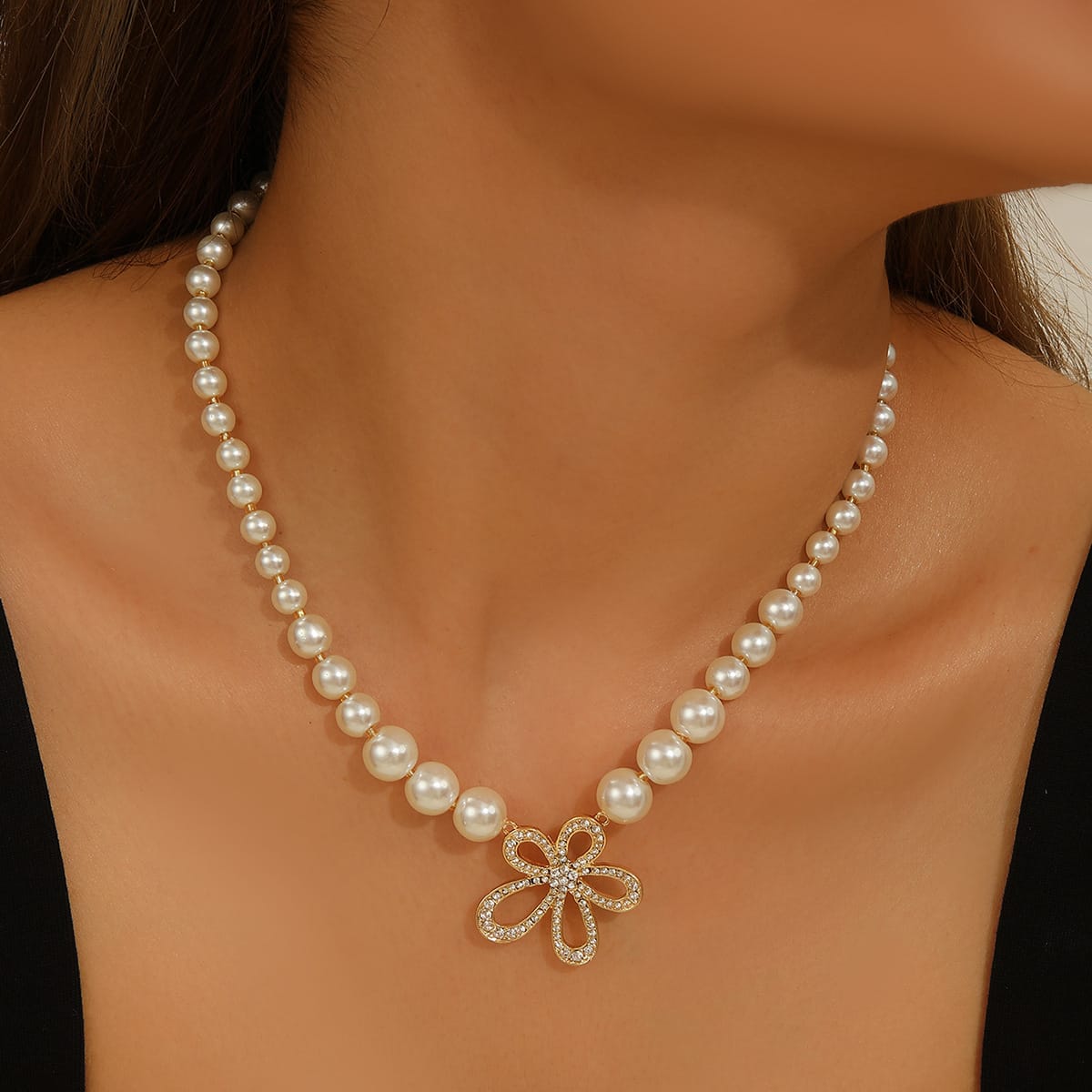 Kaelakee ripatsiga "Pärliaed"