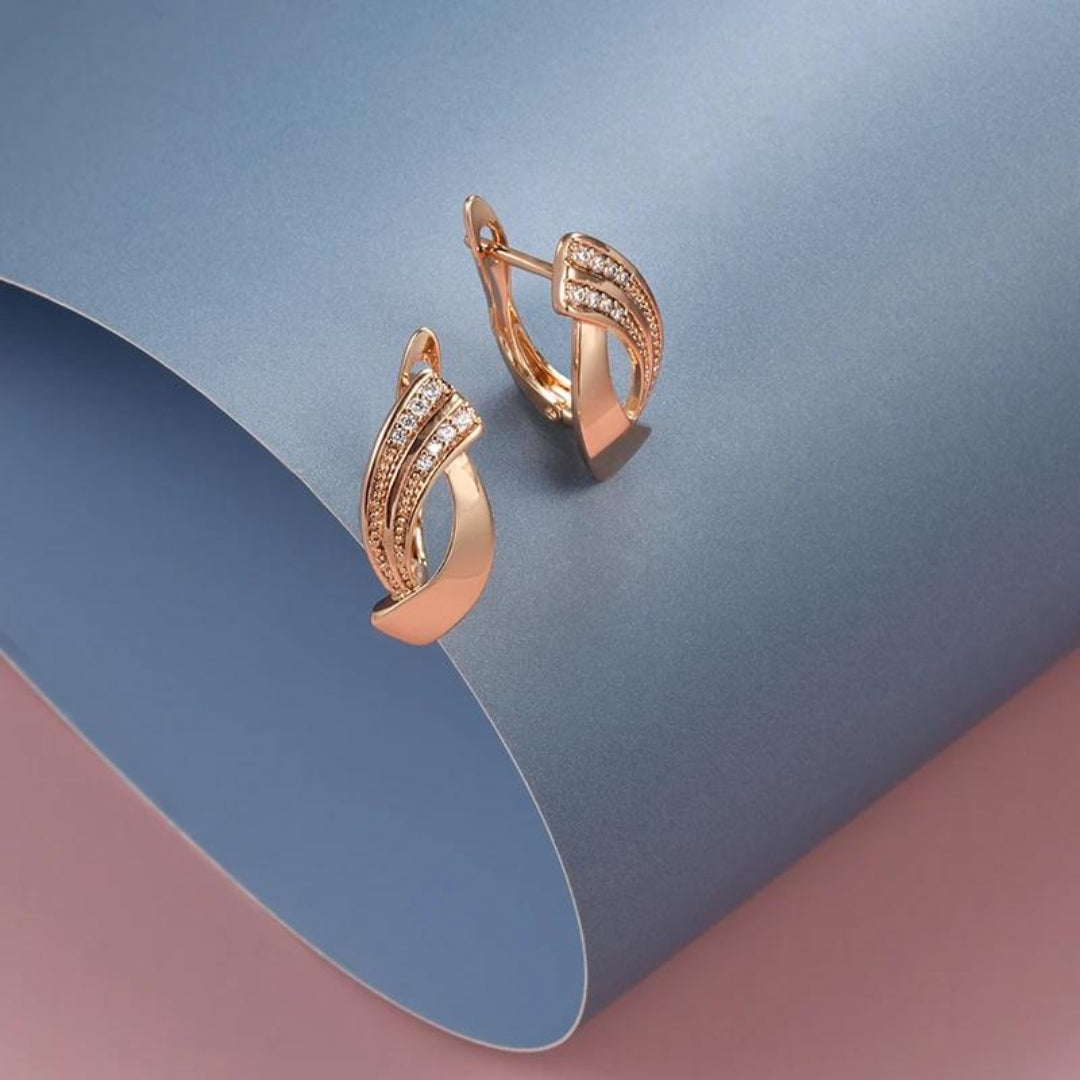 Elegant earrings in rose gold with zircons