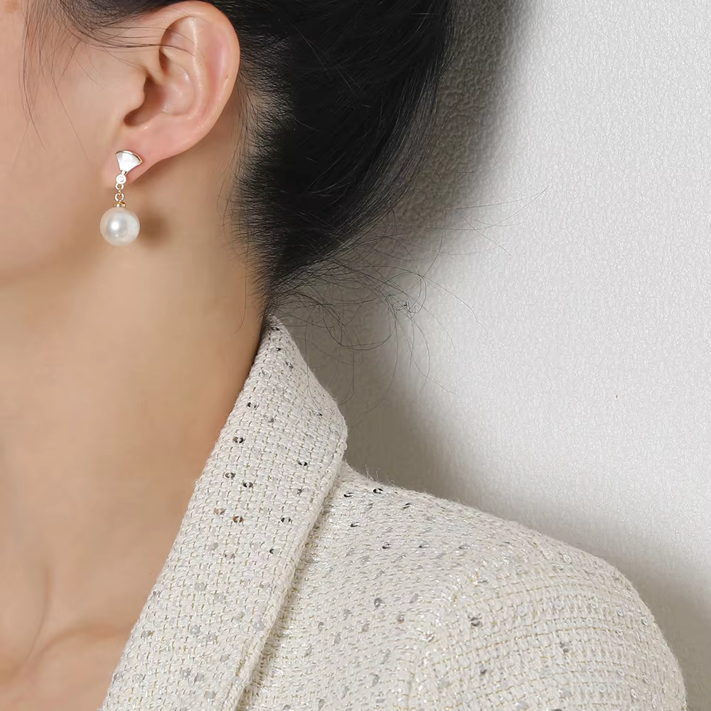 Elegantsed hõbedased kõrvarõngad pärliga