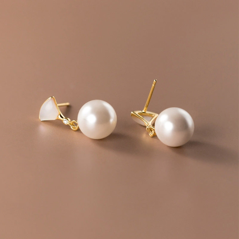 Elegantsed hõbedased kõrvarõngad pärliga