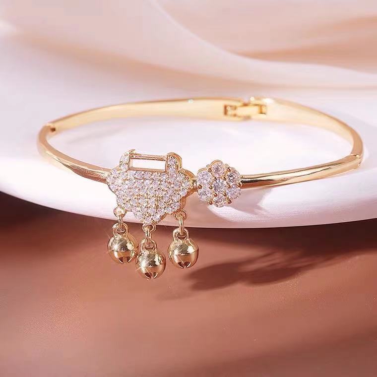 Victoria's sädelev jäik käevõru