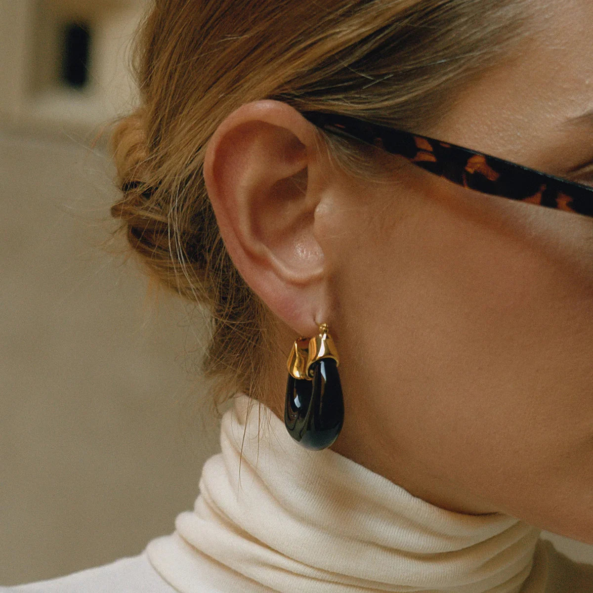 Leighton suured emailitud rõngaskõrvarõngad