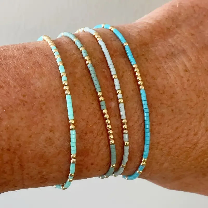 Boho stiilis käevõrude komplekt türkiisiga