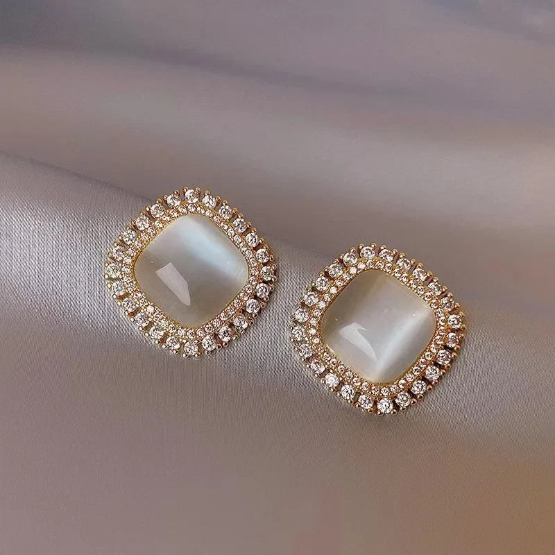 Elegantsed kandilised kõrvarõngad opaali ja tsirkoonidega