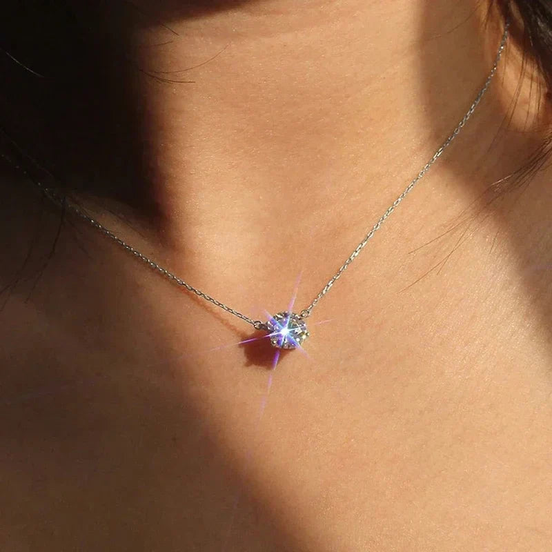 Elegantne solitäär-kaelakee kristalliga