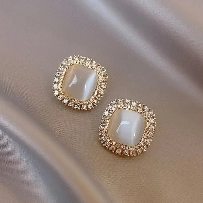 Elegantsed kandilised kõrvarõngad opaali ja tsirkoonidega
