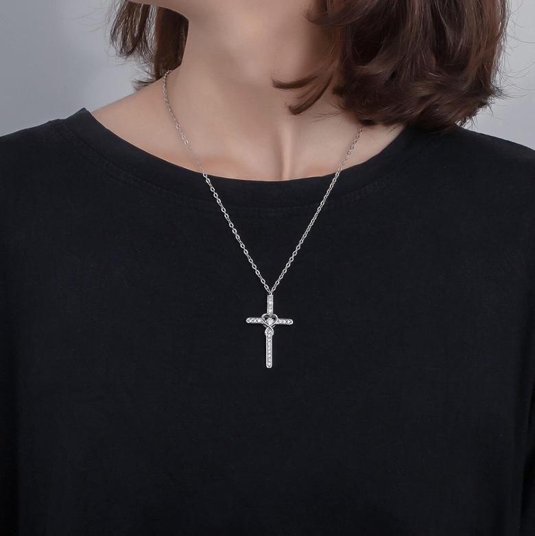 Kaelakee südame ja ristikesega, tsirkooniga