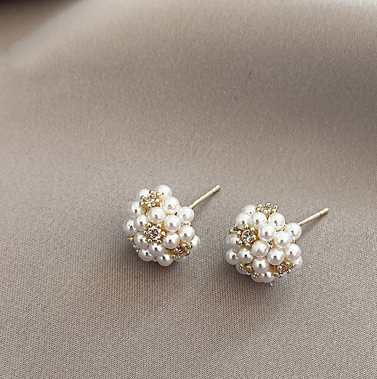 Väikesed elegantsed pärlikõrvarõngad