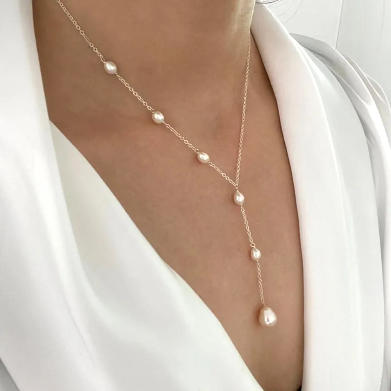 Elegantne hõbedane kaelakee vintage-ripatsiga