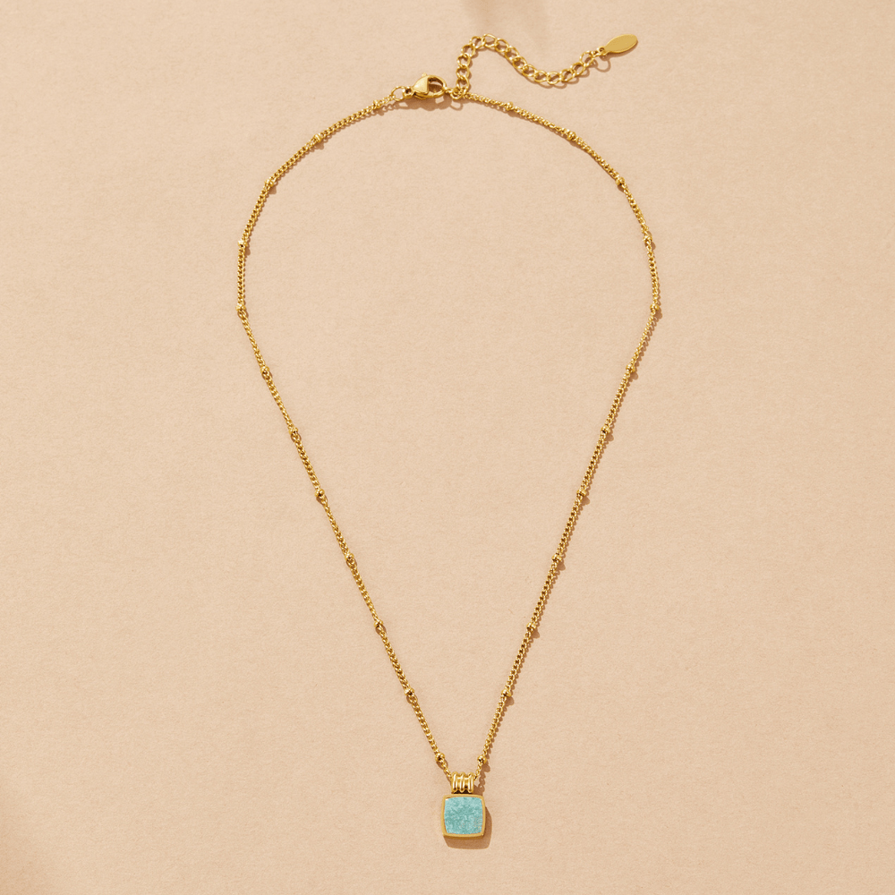 Kaelakee rohelise kiviga "Lucia"