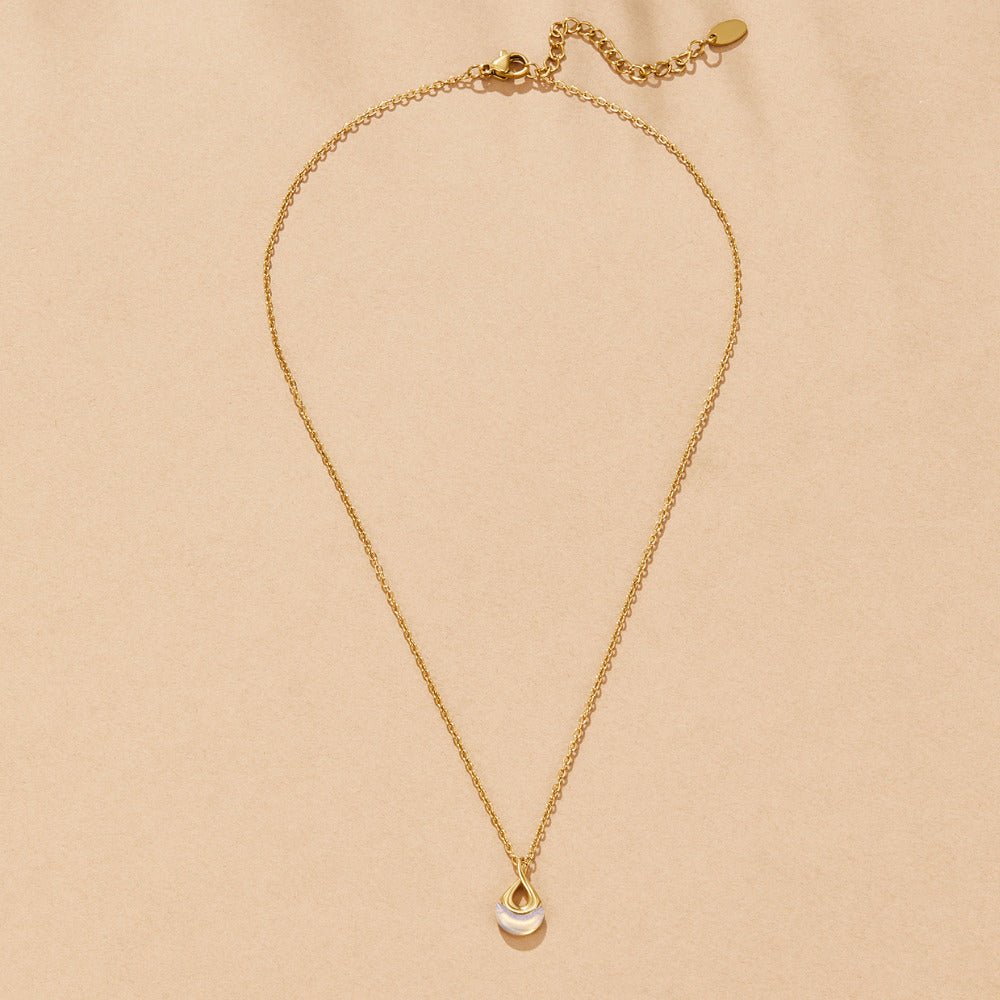 Kaelakee valge kivi ripatsiga "Tiffany"