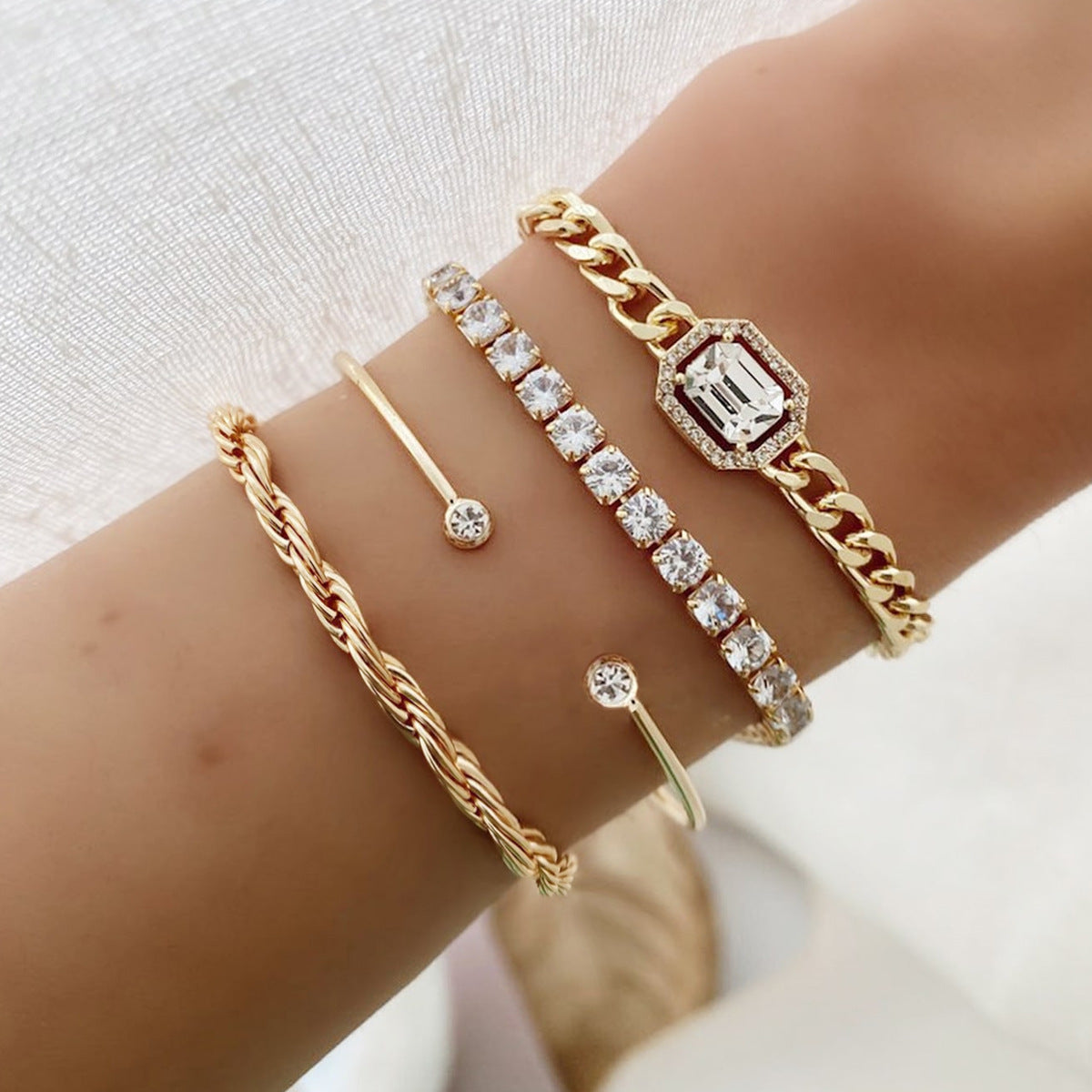 Käevõrude komplekt "Venus" (4 tk)