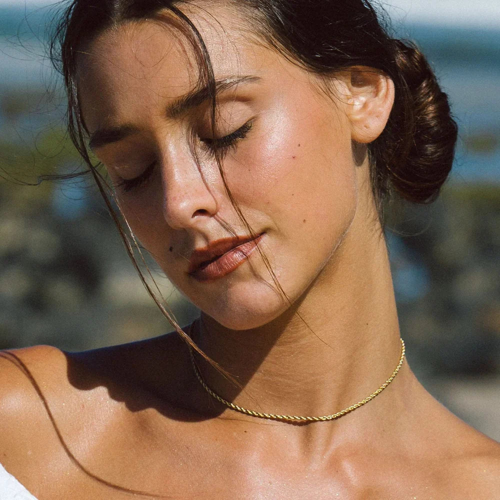 Siena keerdköie-kujuline kaelakee